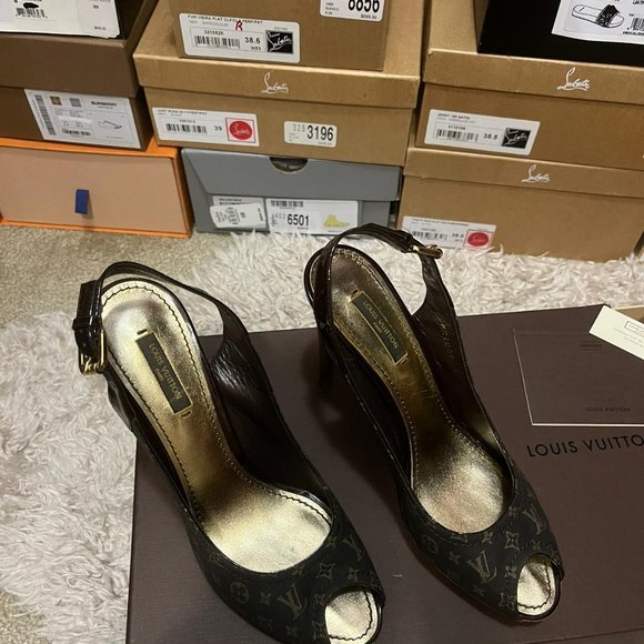 Louis Vuitton Monogram Heel - Picture 3 of 8